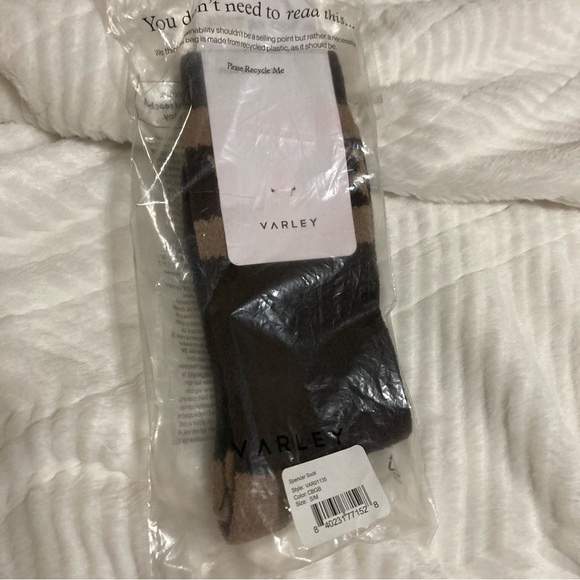 🆕 “Spencer Sock” Varley Unisex Stylish Dark Brown and Tan Fuzzy Yoga Socks! 💥 - Picture 4 of 8
